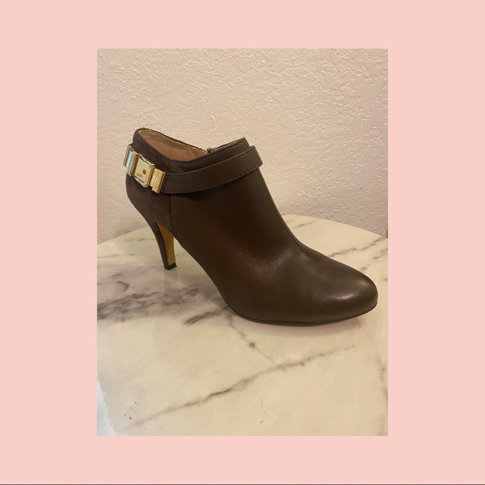 Vince Camuto- brown leather and suede ankle boot 6.5M